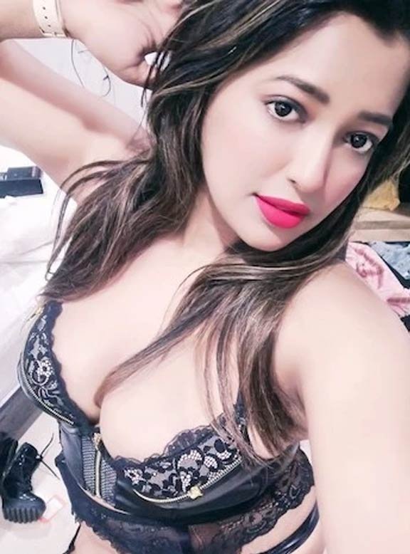 Chandigarh aged housewife Call Girl